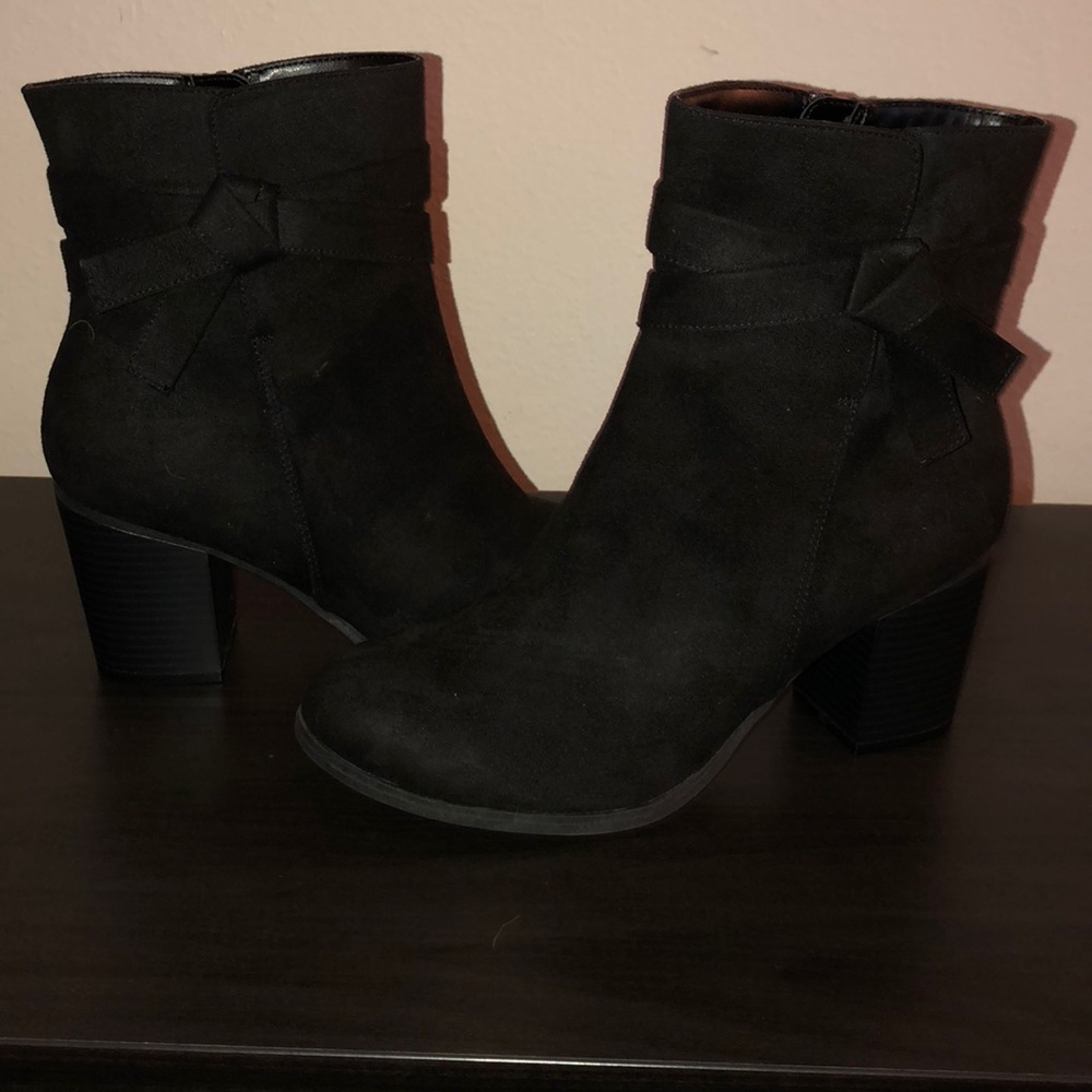 Payless 10W Black Ankle Boots
